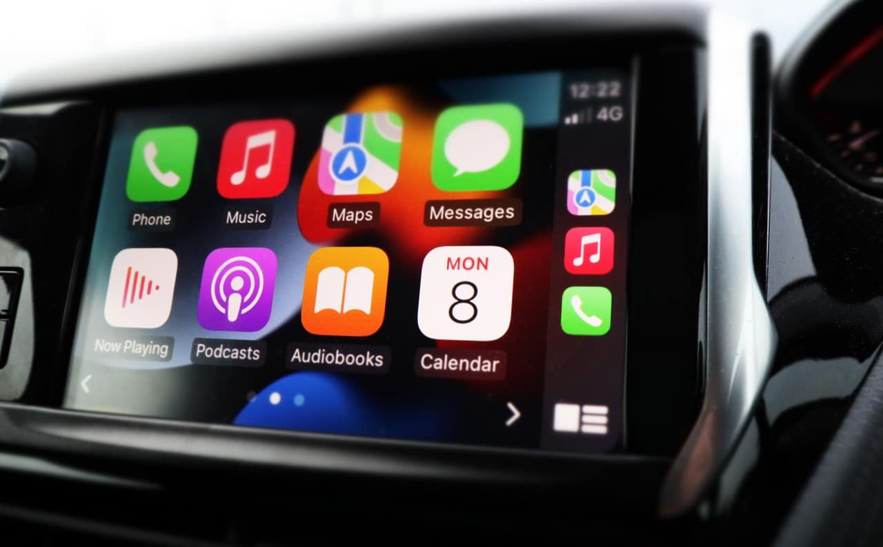 Pourquoi Choisir un Écran Carplay pour Votre Voiture en 2024 ?